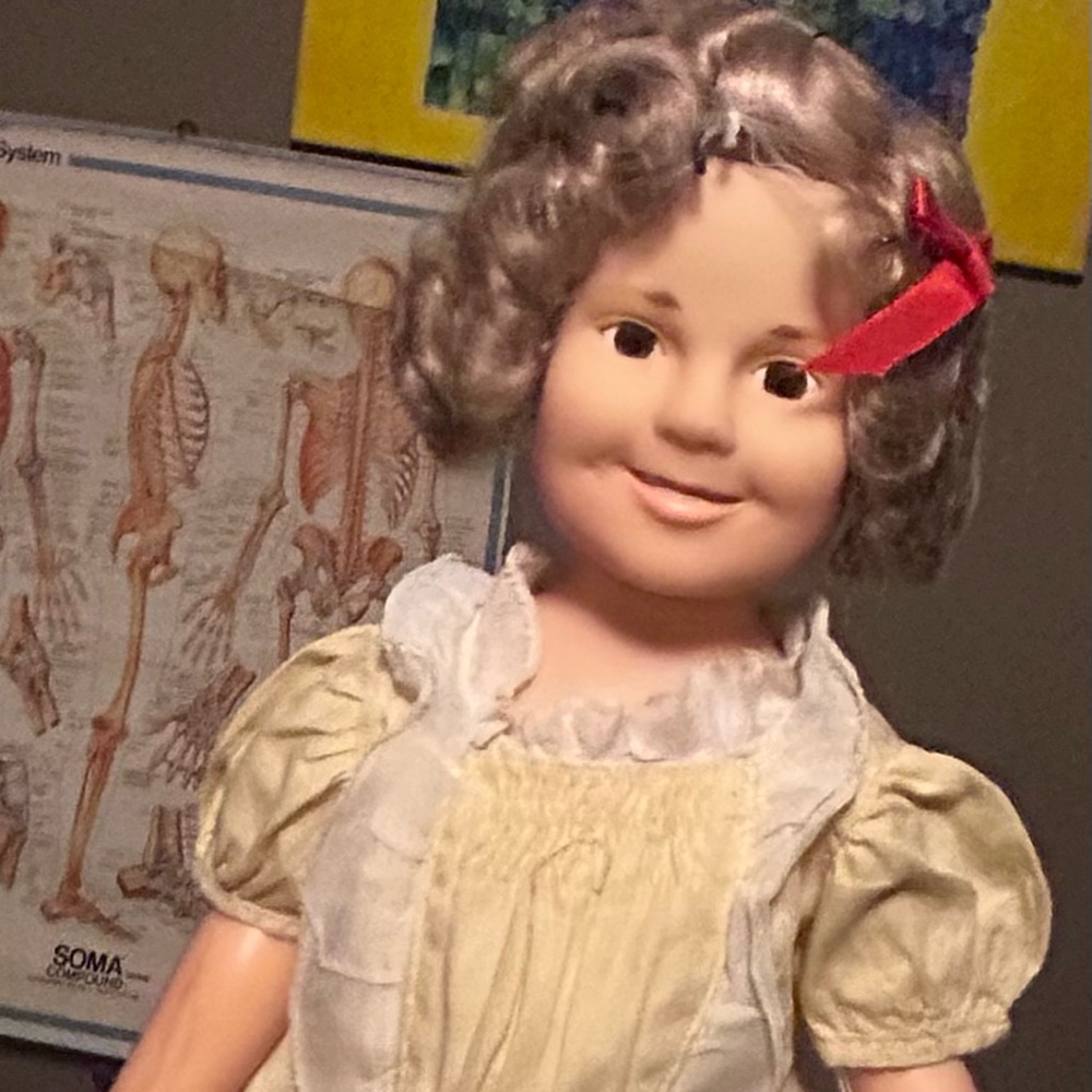 7 Shirley Temple dolls